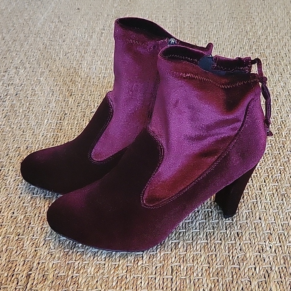 Burgundy velvet heeled booties.  Zipper up the side.  Size is 9.